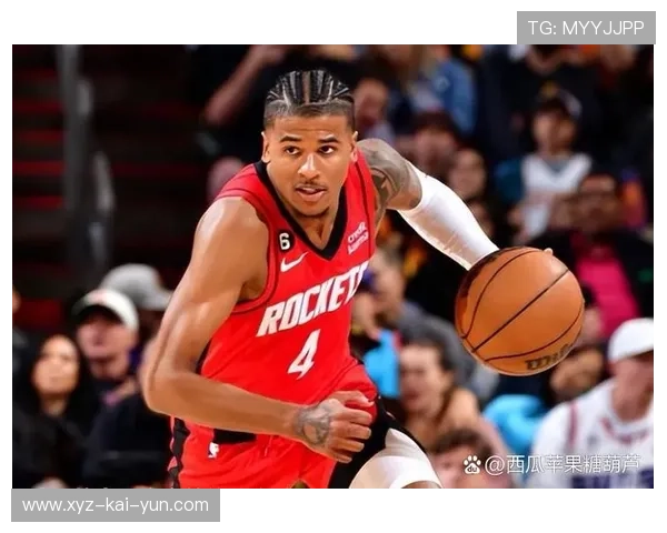 复出球员在赛中完成关键抢断，被誉为“回归英雄”